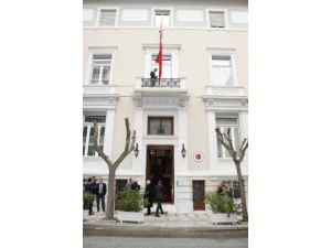 Davutoğlu, Atina'da Türk Elçiliğinin Yeni Binasını Hizmete Açtı