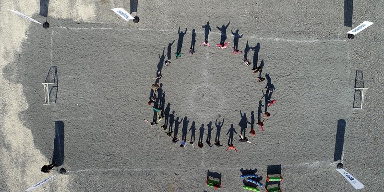 ASELSAN'ın Hatay'da kurduğu çadır kentte çocuklar oyunlarla eğleniyor