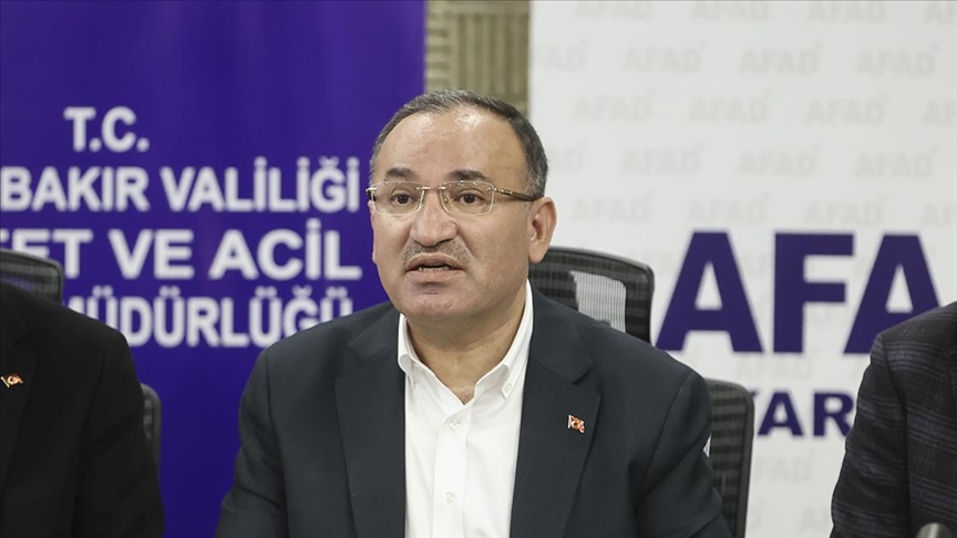 Adalet Bakanı Bozdağ: Depremde yıkılan binalarla ilgili soruşturmalarda 184 şüpheli tutuklandı