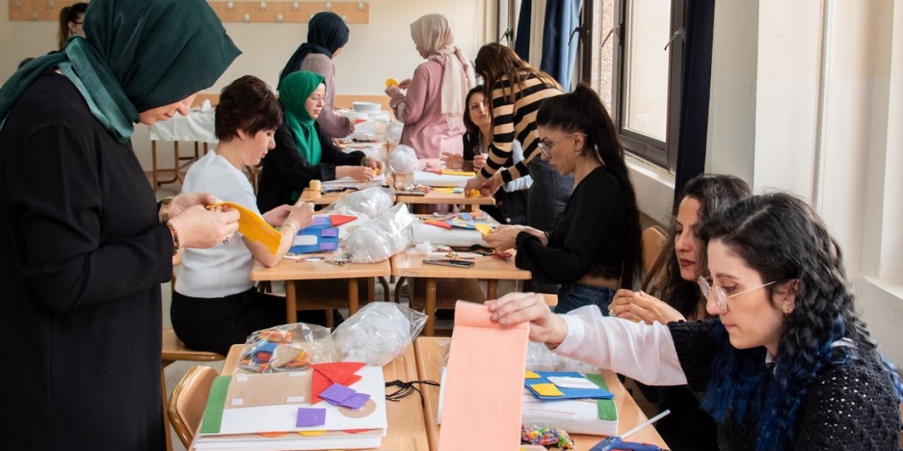 Selçuk Üniversitesi’nden afetzede çocuklar için kitaplar 