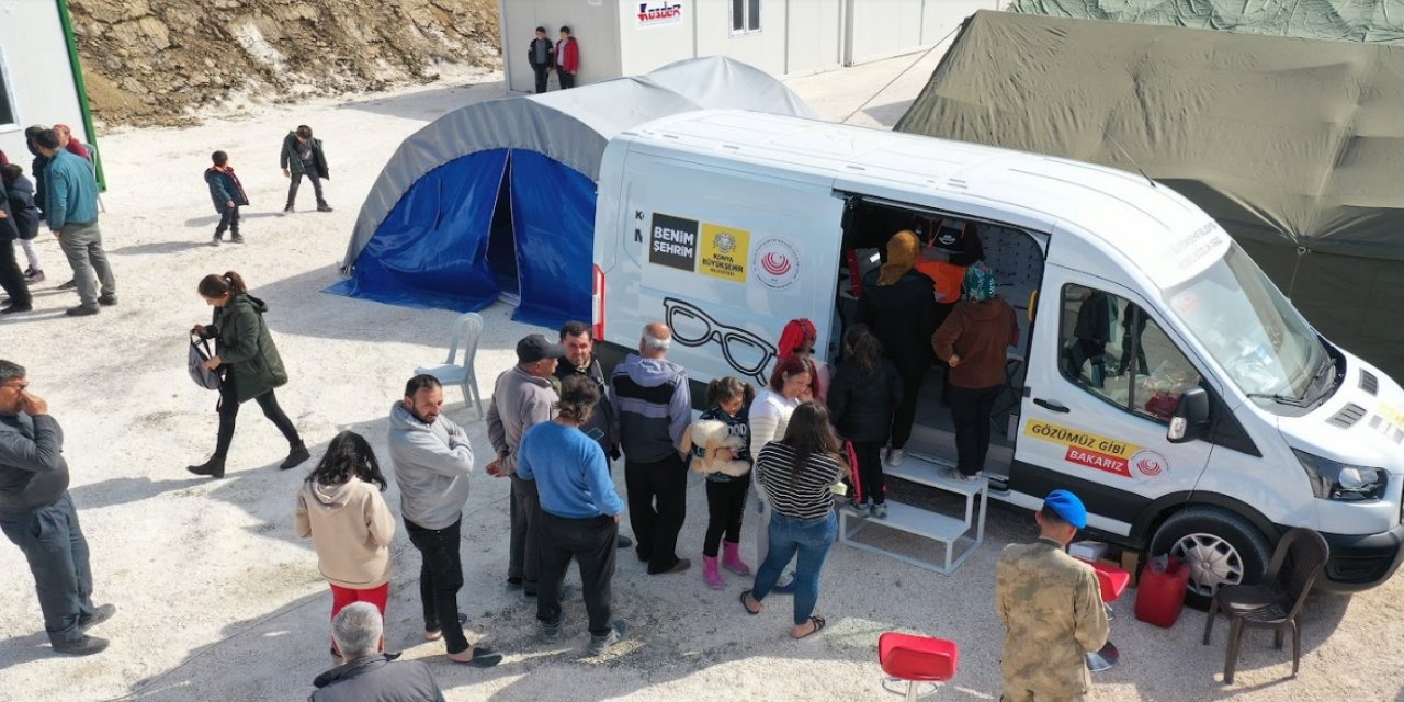 Mobil Gözlük Aracı afetzedelerin hizmetinde