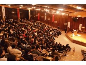 Üniversiteye Yeni Başlayanlar İçin Kariyer Günleri Düzenlendi