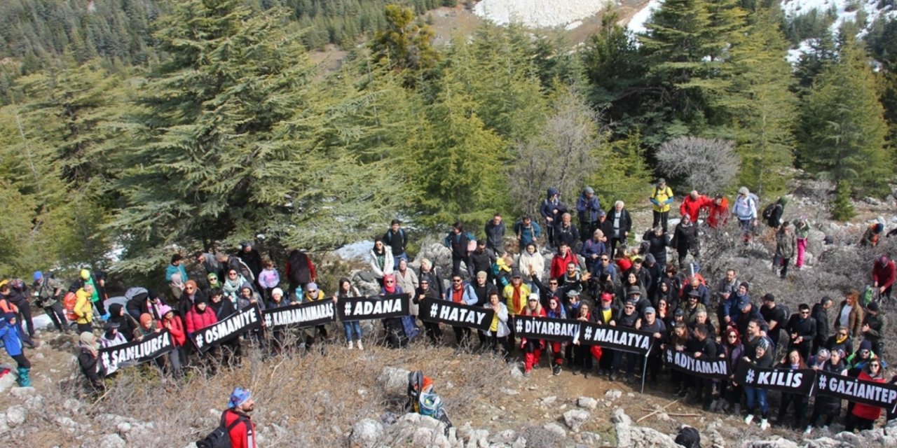 Konya'da depremzedeler için 7 kilometre yürüdüler