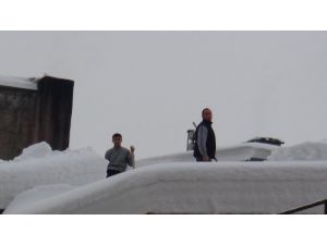 Hakkari’de 57 Köy Yolu İle 214 Mezra Yolu Ulaşıma Açılamadı