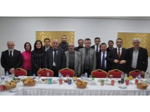 Ak Partili Belediye Başkan Adayları Yemekte Bir Araya Geldi