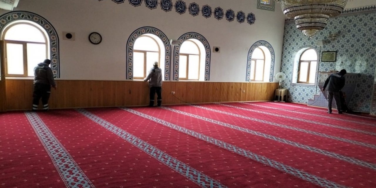 Konya'nın ilçesindeki 56 camide ramazan öncesi temizlik başladı