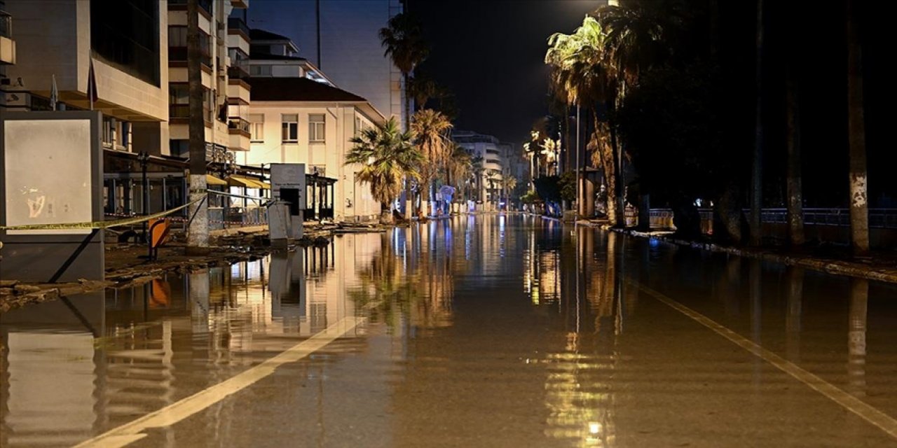 Hatay'ın İskenderun ilçesinde deniz seviyesi yükseldi