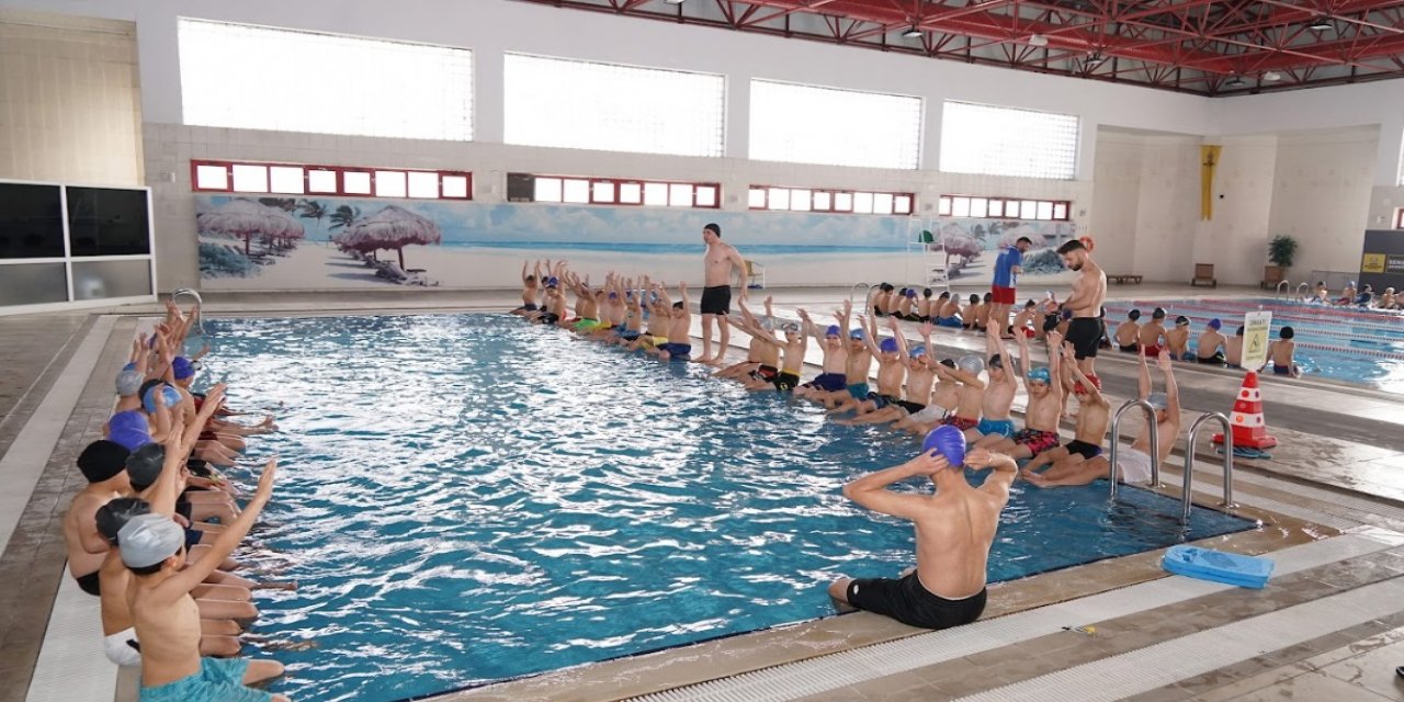 Konya Büyükşehir 4 bin 500 öğrenciye yüzme öğretecek