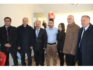 Kuaför Açılışı Belediye Başkan Adaylarını Bir Araya Getirdi