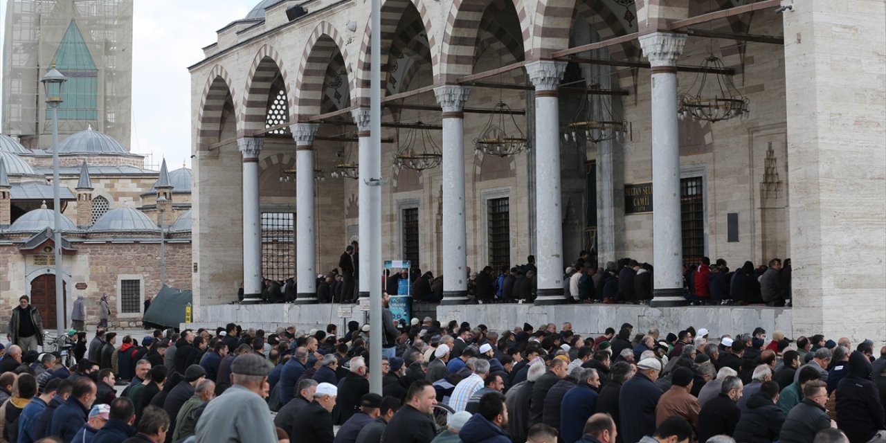 Konya'da ramazan ayının ilk cuma namazı kılındı