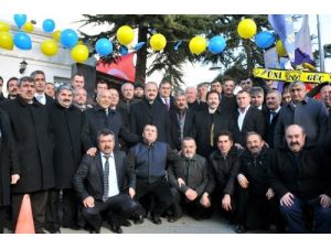 Mamak’ta Taksi Durakları Yenilenmeye Devam Ediyor