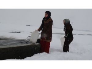 Sıcak Savaştan Kaçan Suriyeliler, Şimdi De Soğuk İle Savaşta