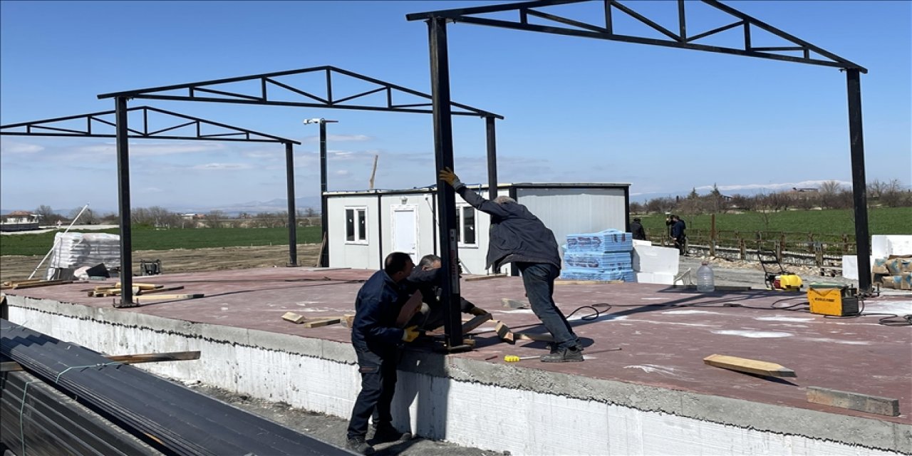 Afetzede esnafa depreme dayanıklı iş yerleri kuruluyor