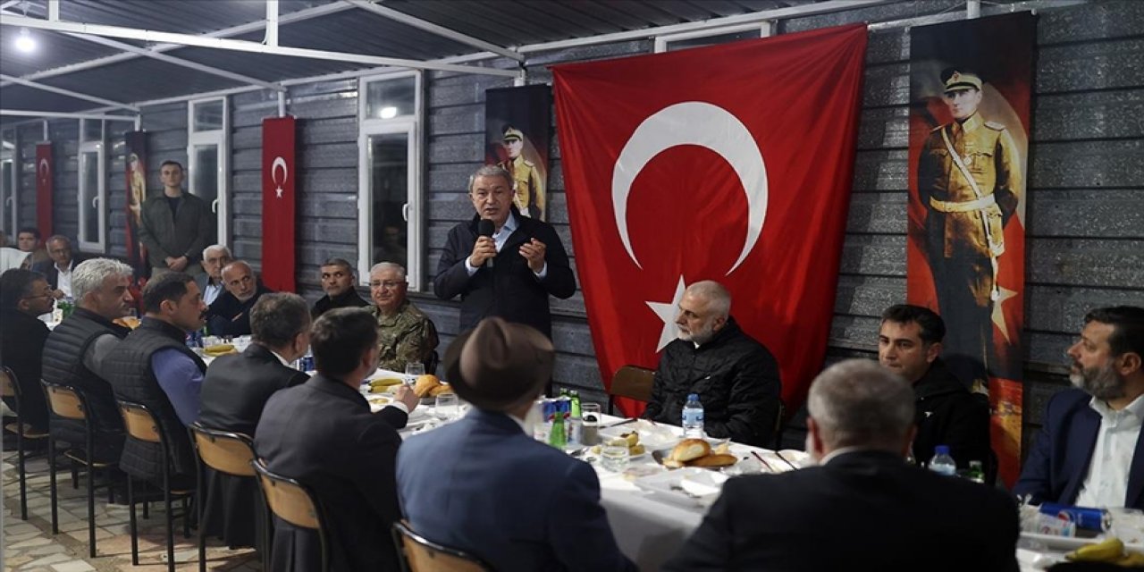 Hatay'da kanaat önderleriyle bir araya geldi