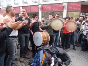 Van İçin Soyundular