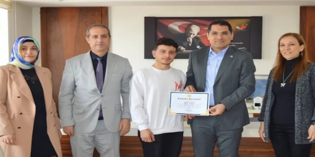Hüyük’ten lise öğrencisi  Bilir, Türkiye birincisi oldu
