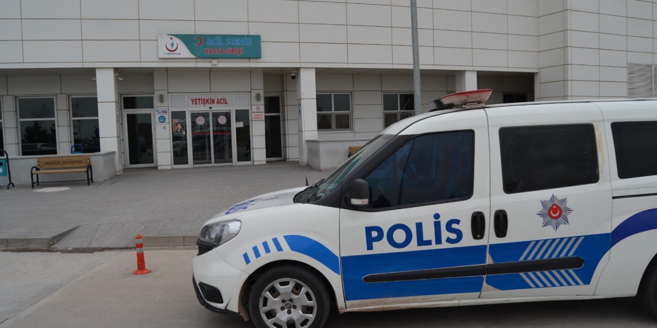 Firari ve yakınları 2   polisi hastanelik etti