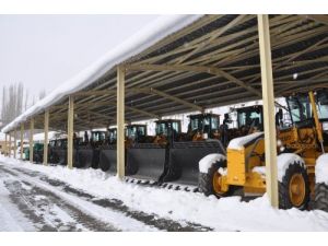 Hakkari Kar Çilesinden Yeni İş Makineleri İle Kurtulacak