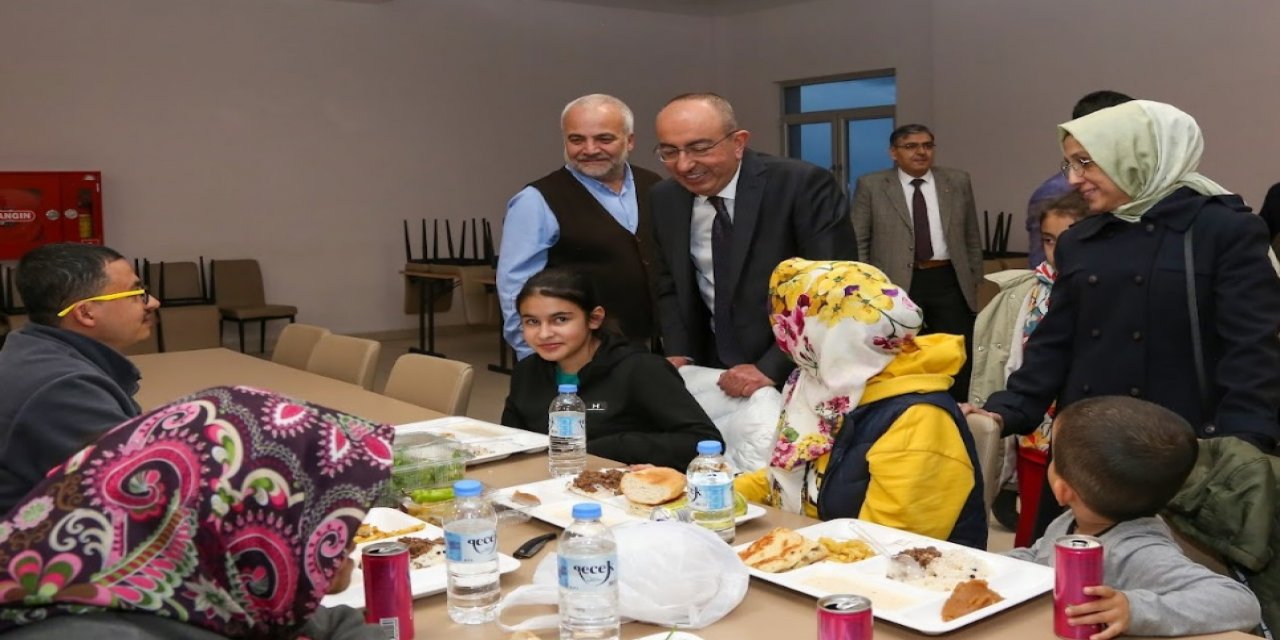 Kavuş depremzedelerle iftarda buluştu