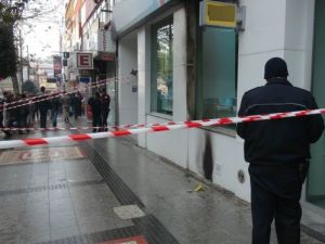 Psikolojik Tedavi Gören Şahıs Banka Şubesine Molotof Attı
