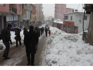 Şırnak’ta Kar Yağışı Devam Ediyor