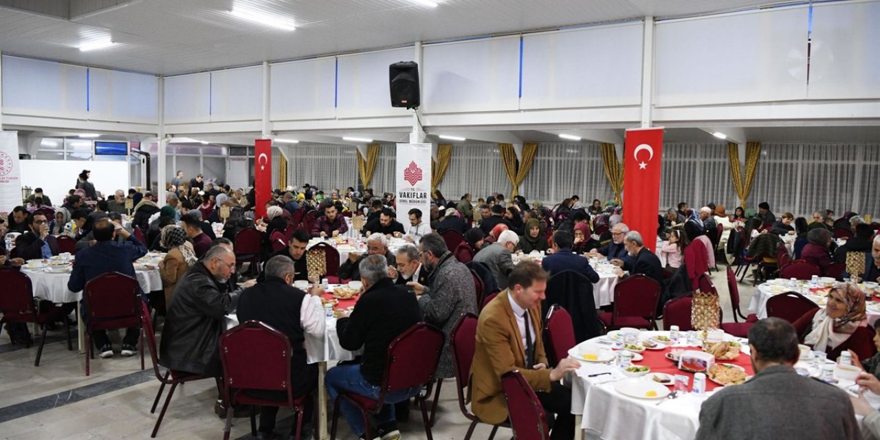 Konya'da "Birr Lokma Bin Sofra" iftar programı düzenlendi