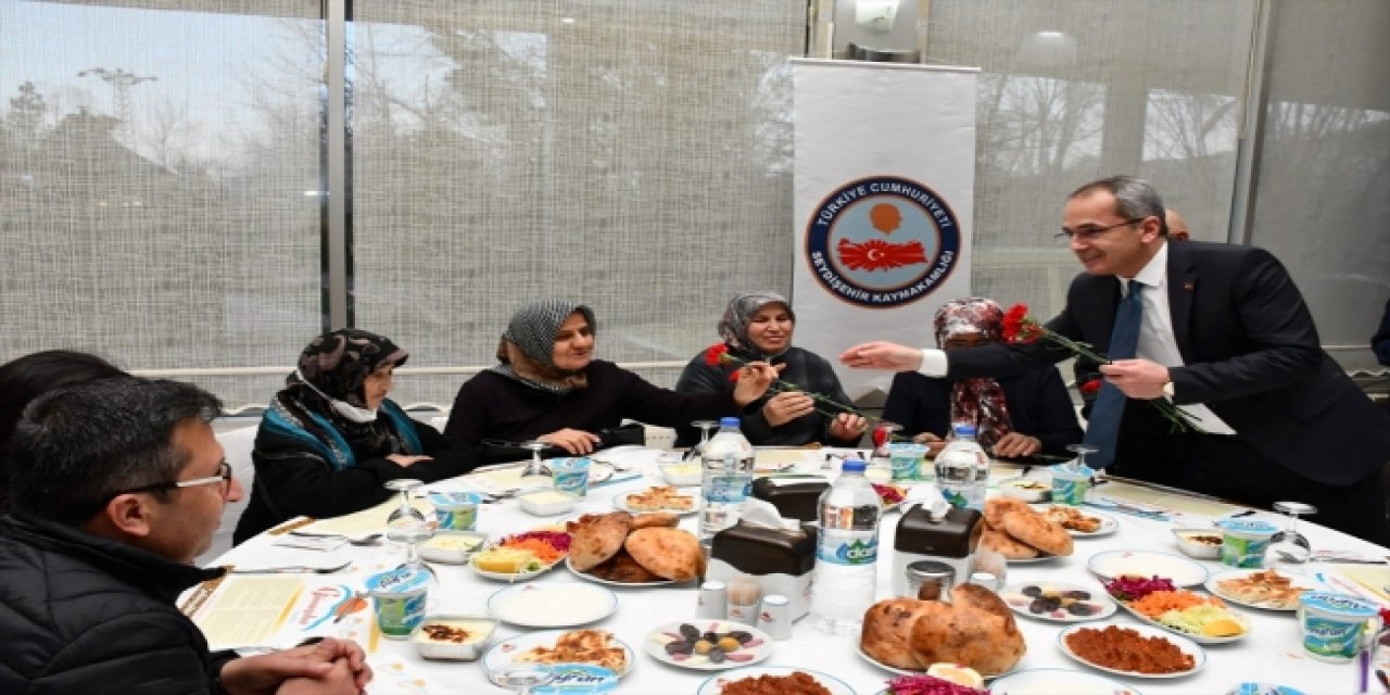 Seydişehir Kaymakamı Deniz Pişkin mahalleliyle iftar yaptı