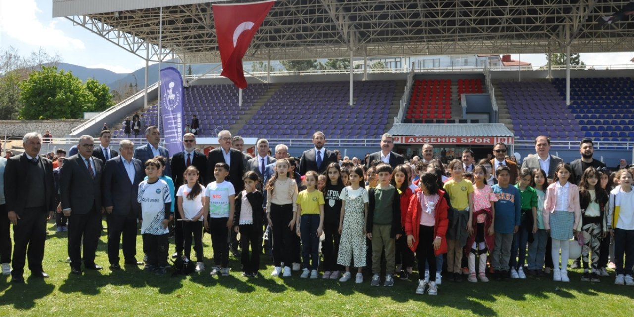 Akşehir Belediyesi çocuklar için bayram şenliği düzenledi