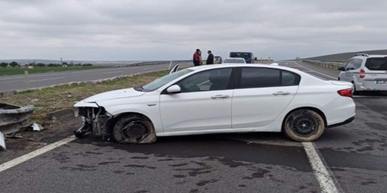 Aksaray'da bariyere çarpan otomobildeki 4 kişi yaralandı