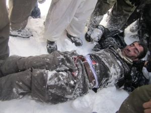 Çığ Altında Kalan 2 İranlıya Afad Ekibi Ulaştı