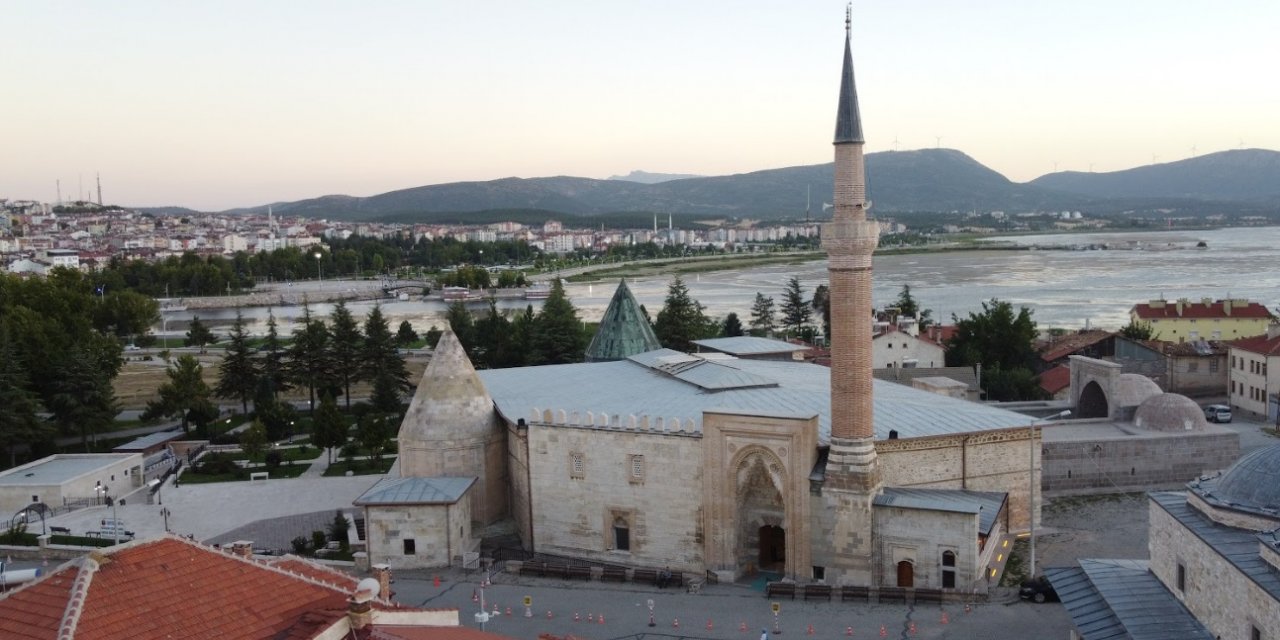 Konya'daki camiyi Ramazan’da 27 bin kişi ziyaret etti