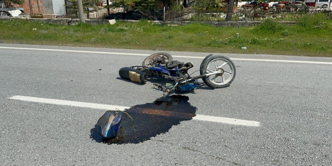 Minibüsün çarptığı motosiklet sürücüsü hayatını kaybetti