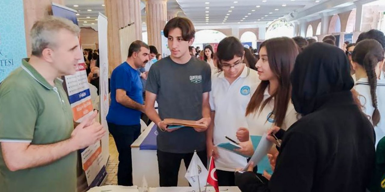 Selçuk Üniversitesi aday öğrencilerden yoğun ilgi gördü