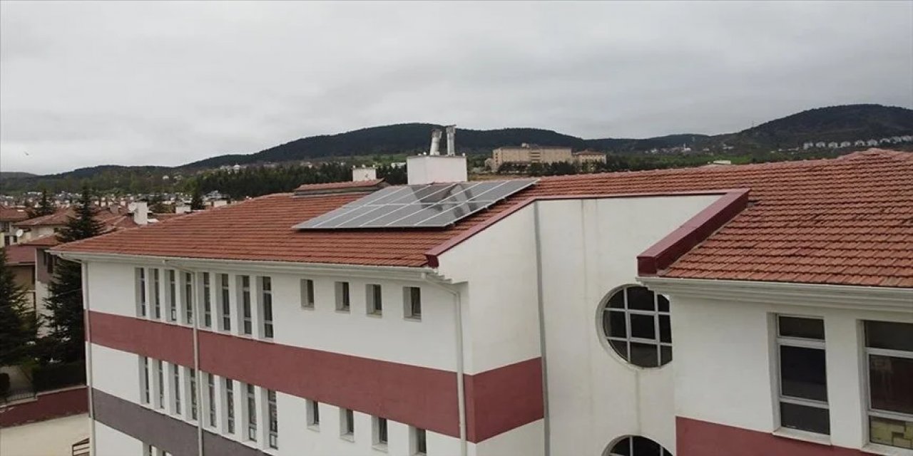 9 okul güneş enerjisi sistemiyle elektrik üretiyor