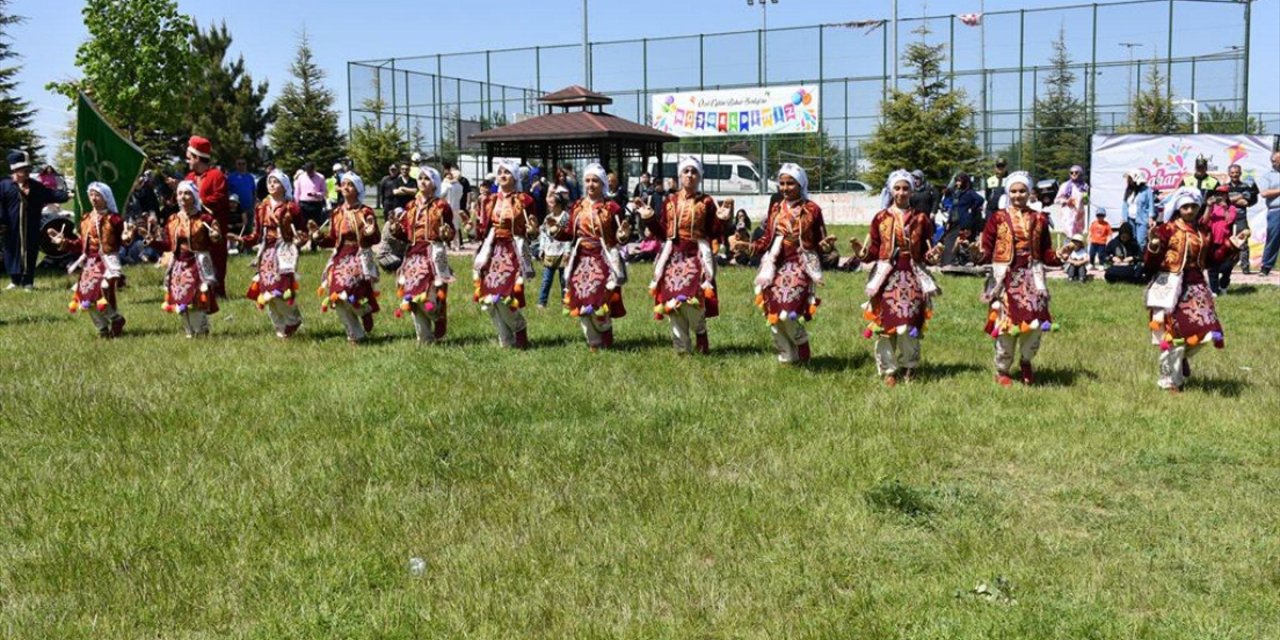 Karaman'da bahar şenliği düzenlendi