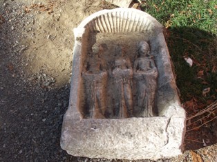 Hükümet konağından tarihi eser çaldılar