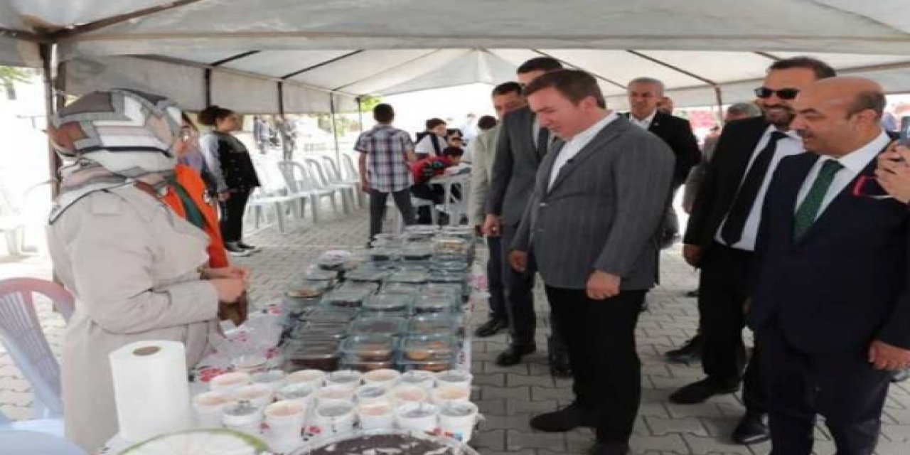 Aksaray'da deprem bölgesindeki okulları için kermes düzenlendi