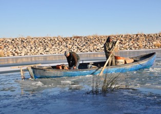 Buzda ekmek mücadelesi