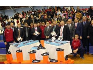 Manisa İl Özel İdaresi Amatör Spor Kulüplerine Malzeme Verdi