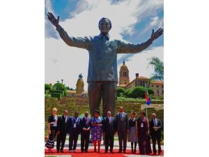 Devlet Başkanlığı Sarayı’na 9 Metrelik Mandela Heykeli