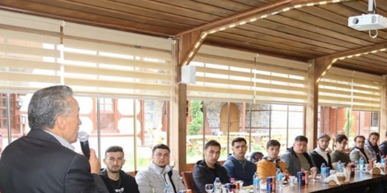 Seydişehir Belediye Başkanı Tutal, ilçede askere gidecek gençlerle bir araya geldi
