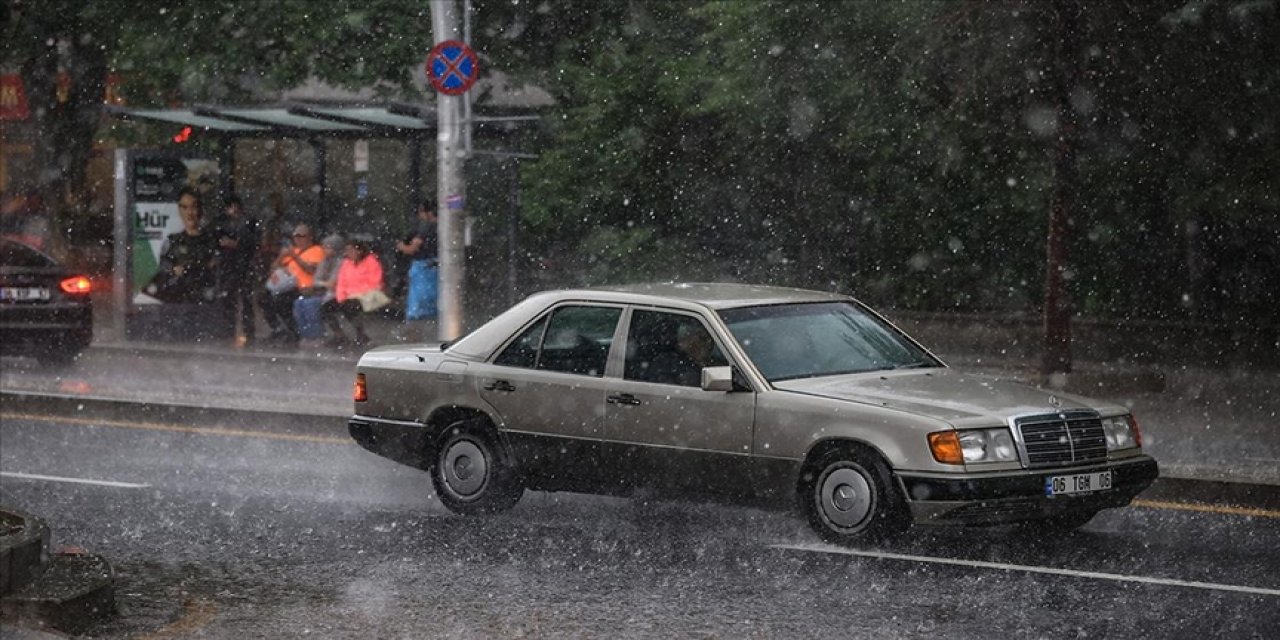 Ankara'da sağanak ve dolu etkili oldu