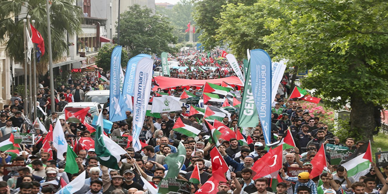 "Mavi Marmara" saldırısının 13. yılı nedeniyle İstanbul'da yürüyüş düzenlendi