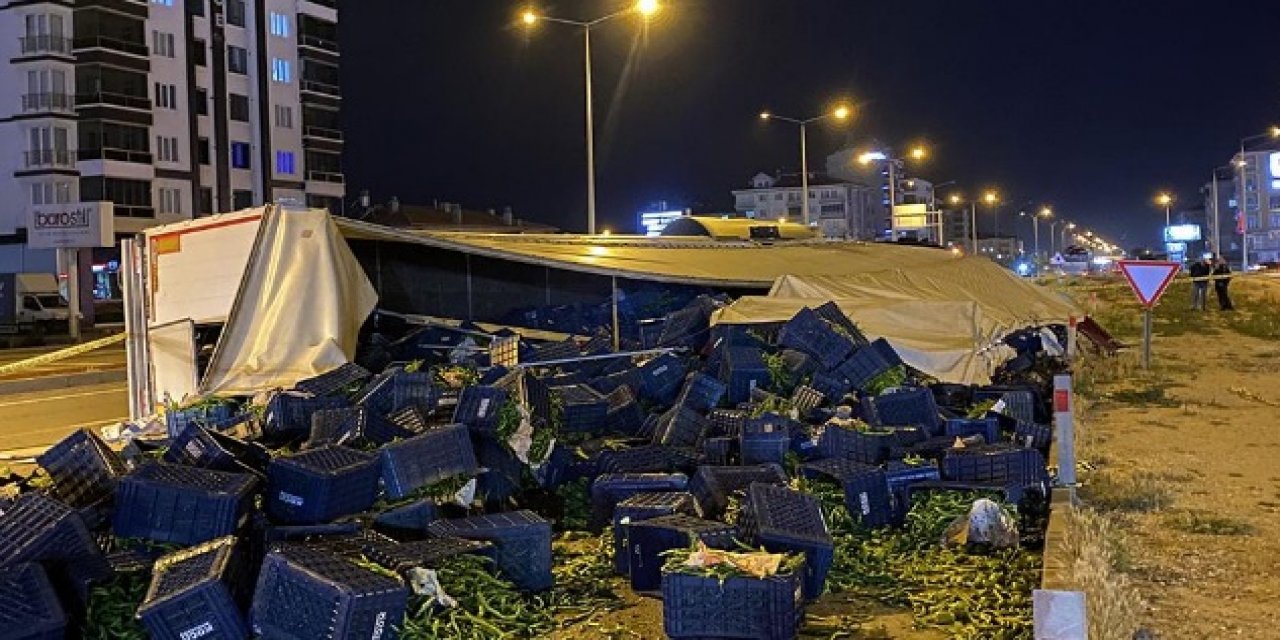 Aksaray'da tırın devrilmesi sonucu 1 kişi yaralandı