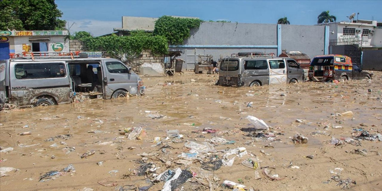 Haiti'de meydana gelen selde ilk belirlemelere göre 15 kişi hayatını kaybetti