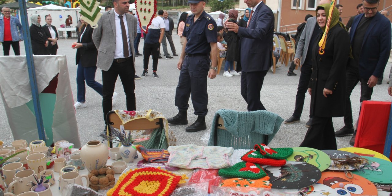 Özel öğrencilerin el emekleri sergilendi