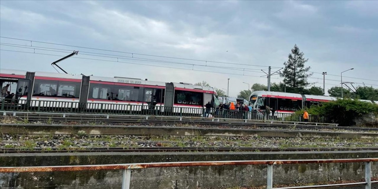 Samsun'da tramvayların çarpışması sonucu 26 kişi yaralandı