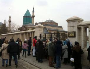 Dergah'ta protesto!