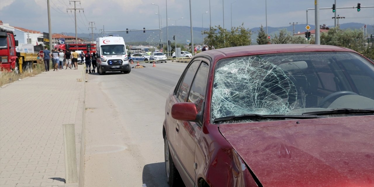 Otomobilin çarptığı depremzede çocuk öldü