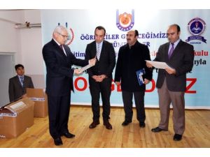 Lc Waikiki Erzurum'da Bin Yoksul Öğrenciyi Giydirdi